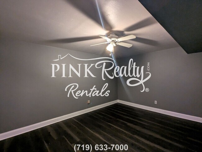 Building Photo - 2534 Ivanhoe Dr