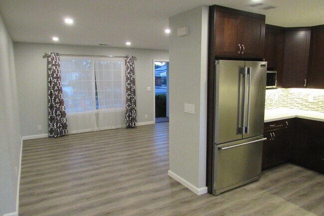 Building Photo - Updated 3 Bed, 2 Bath Home Close to Dublin HS