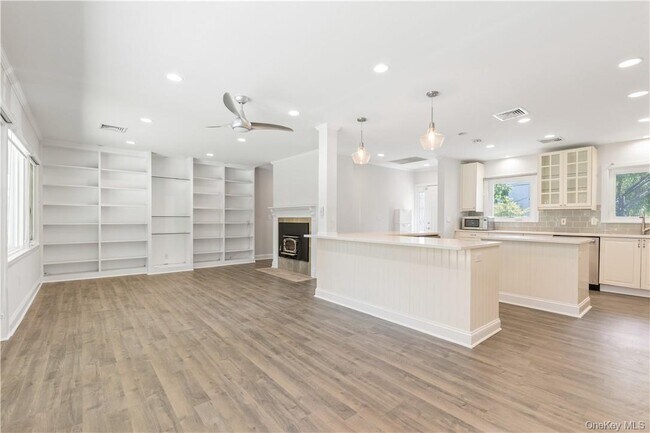 Building Photo - 17 Soundview Ave