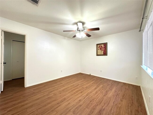 Building Photo - 12300 Emery Oaks Rd