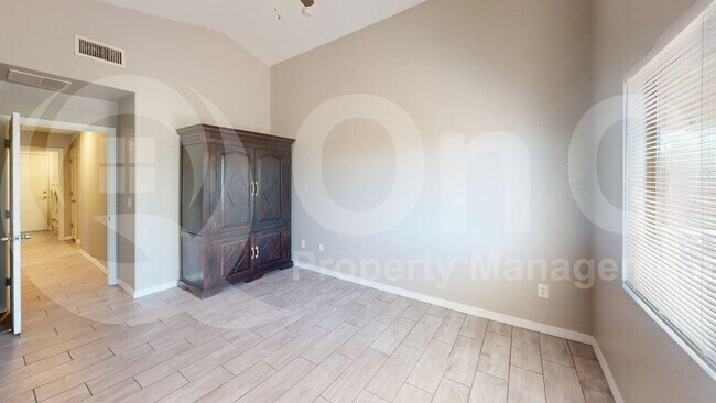 Building Photo - 9462 N Scarlet Tanager Ln