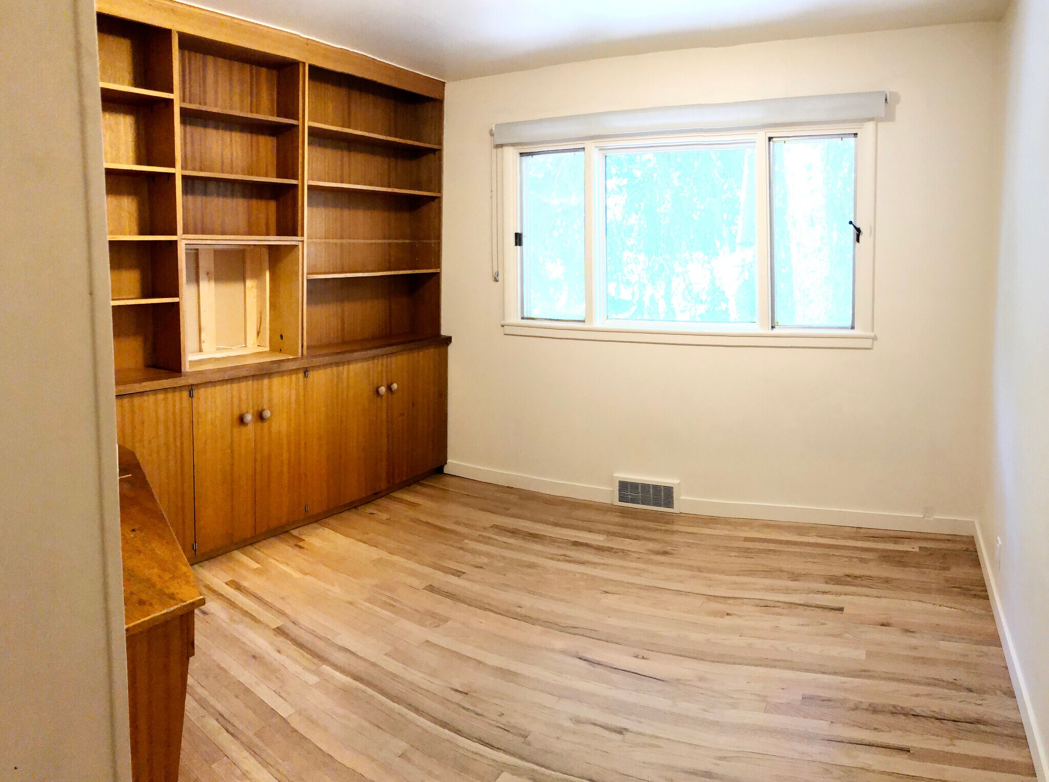 Building Photo - 1015 NE Duncan Ln