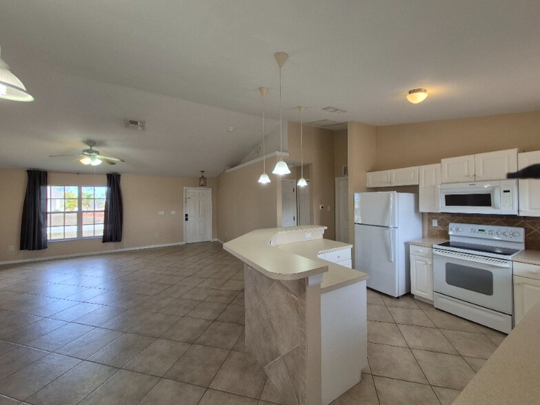 Building Photo - 1902 NW 14th Terrace