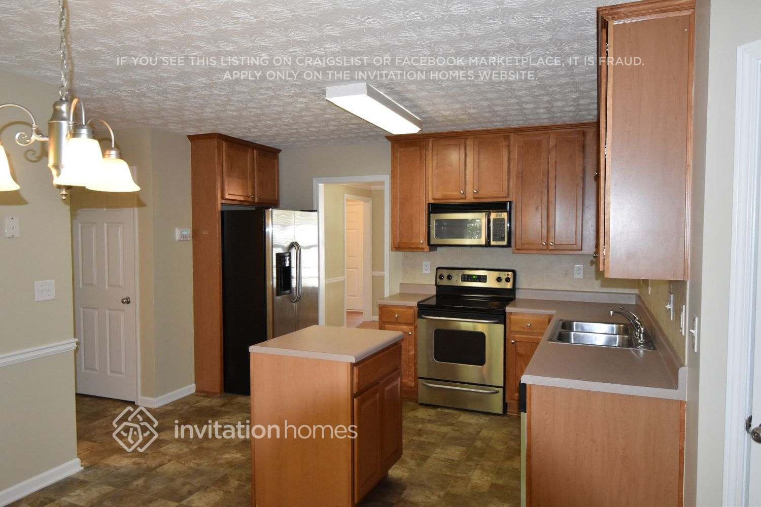 Building Photo - 1521 River Song Way