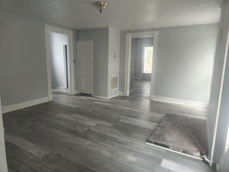 Living Room - 1036 S 7th St