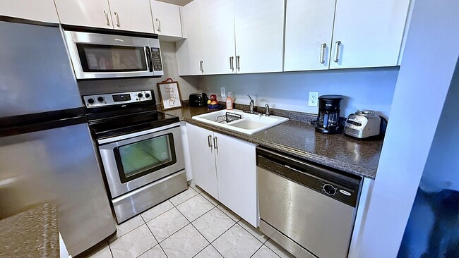 Building Photo - 181 Tilford I