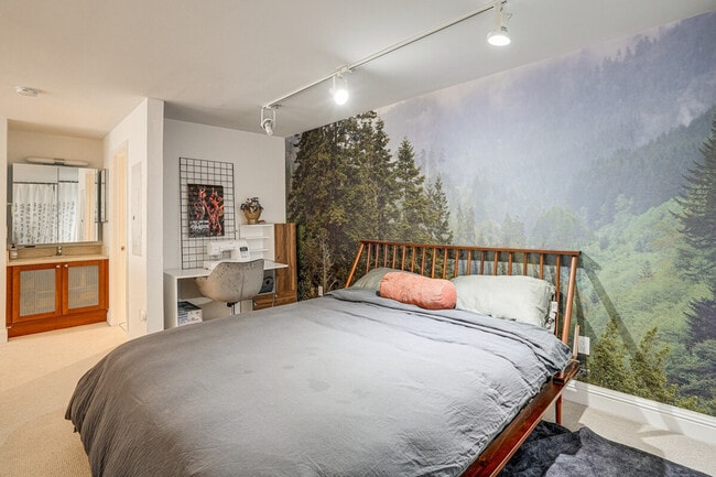 Building Photo - 661 5th St