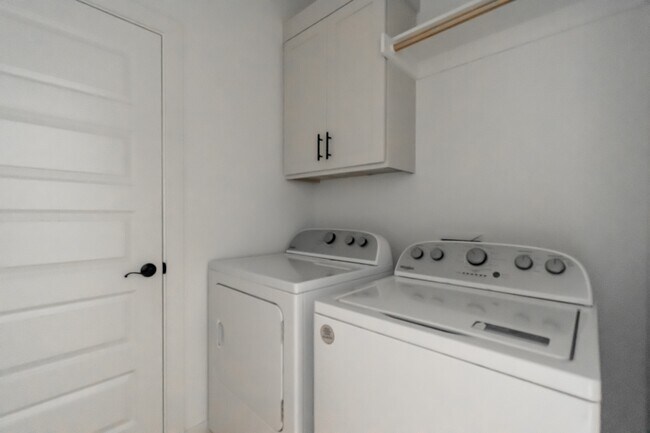 Building Photo - 1599 Brooks Ave