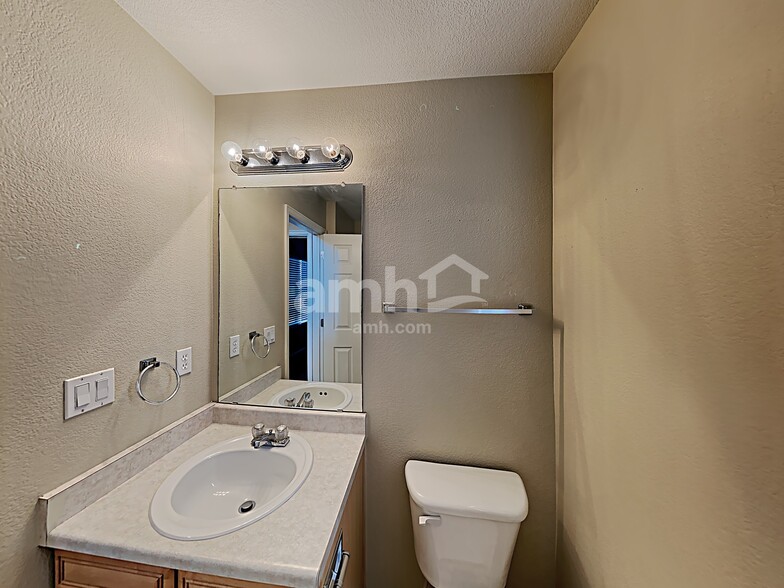 Building Photo - 18942 E Vassar Dr