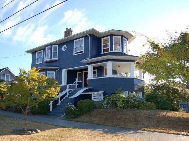 Building Photo - 1303 44th Ave SW