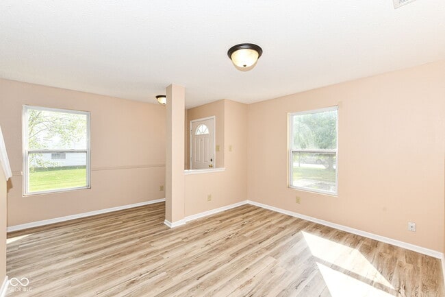 Building Photo - 1155 Redwood Dr