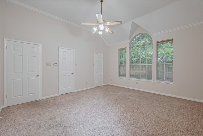 Building Photo - 1327 W Forest Dr