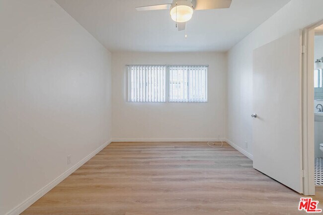 Building Photo - 758 N Hudson Ave