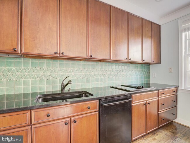Building Photo - 4354 Westover Pl NW