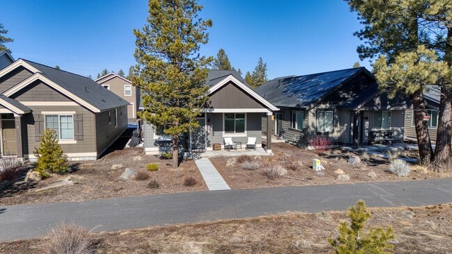Building Photo - Beautiful Home with Modern Comforts
