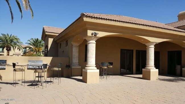 Building Photo - 1367 S Country Club Dr