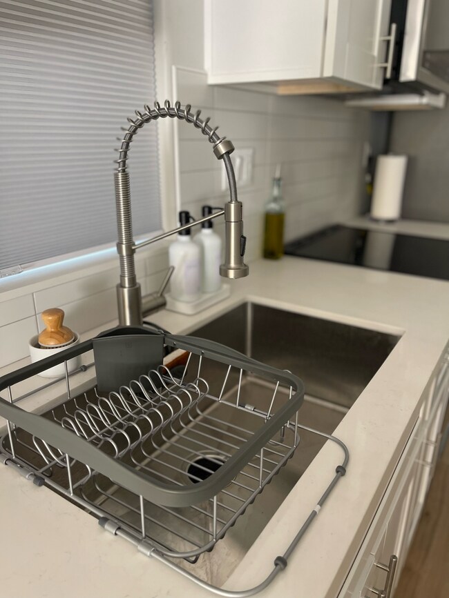 Kitchen Sink - 4452 Alabama St