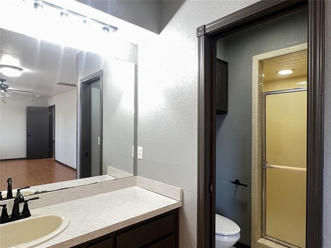 Building Photo - 819 Crystal Ln