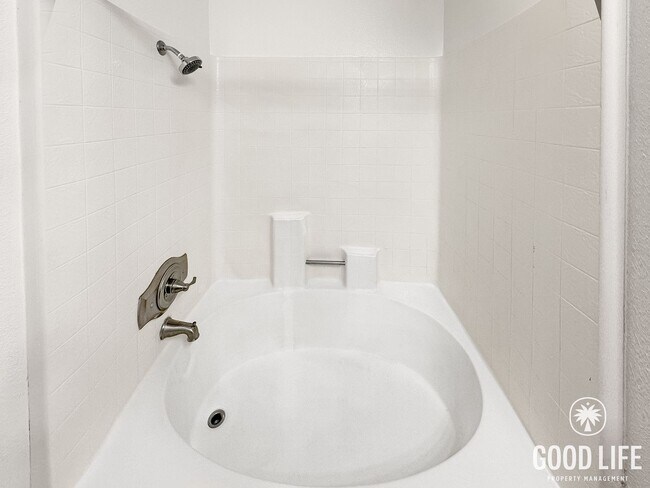 Building Photo - Mission Viejo Gem! Private Yard, Vaulted Ceilings & Resort-Style Pool + Spa