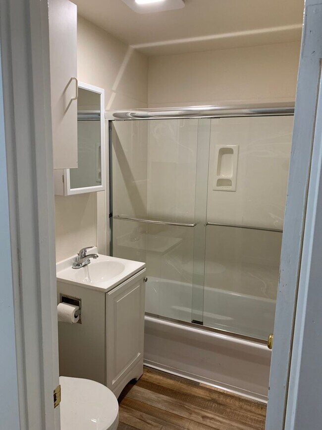 Building Photo - Remodeled/ private setting