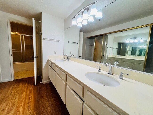 Building Photo - 2-bedroom, 2-bathroom condo located in a h...