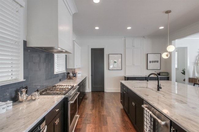 Building Photo - 4004 Lealand Ln