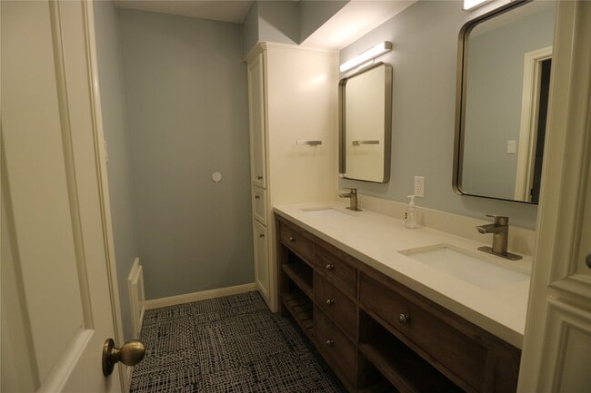 Building Photo - 9939 Kemp Forest Dr