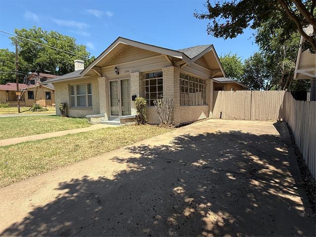 Building Photo - 2126 Mistletoe Ave
