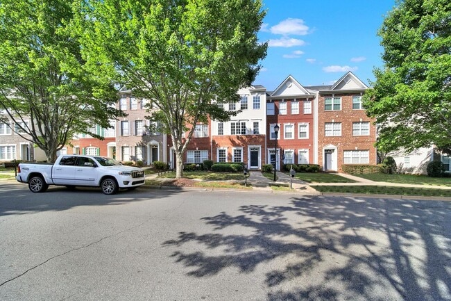 Building Photo - Lovely 3 Bed 2.5 Bath Townhome in Mint Hill!