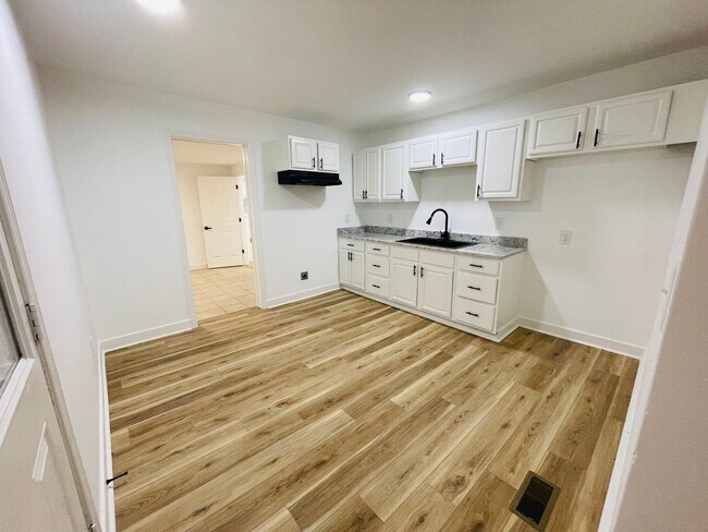 Building Photo - Stunning 4 Bedroom Home for Rent - Fully Remodeled!