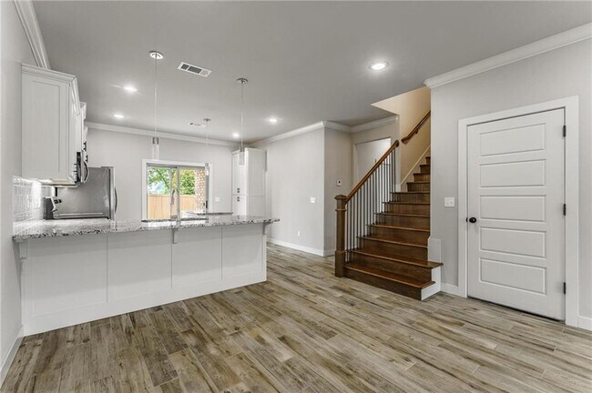 Building Photo - 3305 SW Hillstone Ave