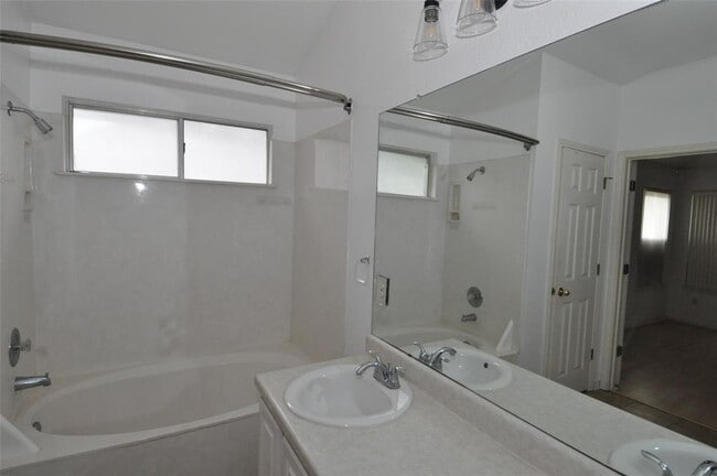 Building Photo - 17509 Loch Linnhe Loop