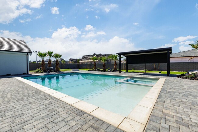 Building Photo - Gorgeous Custom Single Story with RV Garage