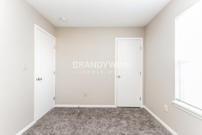 Building Photo - 18057 Sanibel Cir