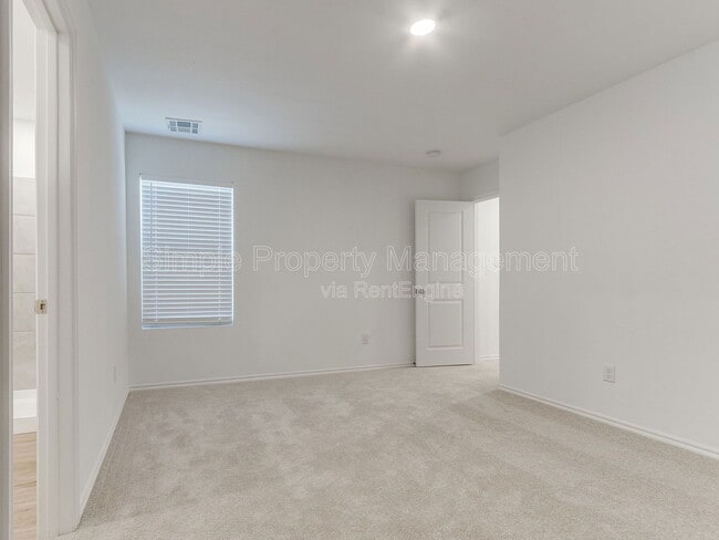 Building Photo - 1824 Wolford Wy