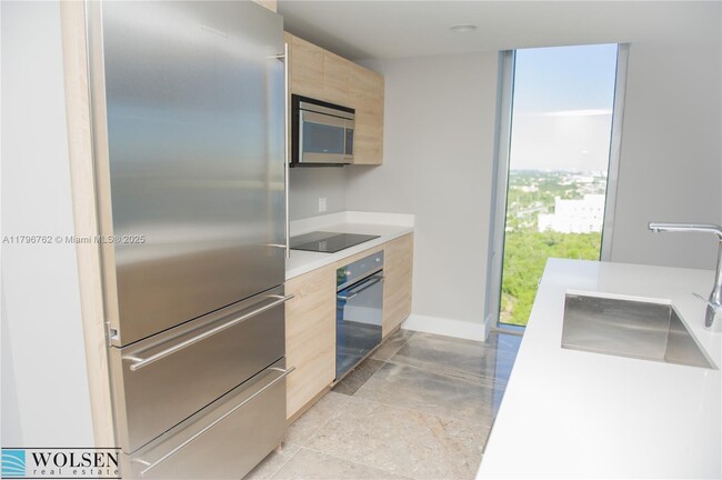 Building Photo - 16385 Biscayne Blvd