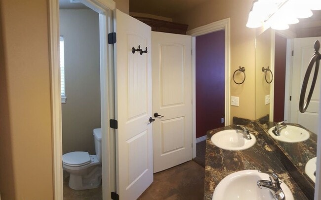 Building Photo - Comfort & Convenience in The Meadows – 3 B...