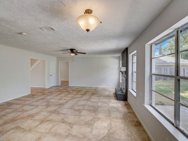 Building Photo - 1951 Round Spring Dr