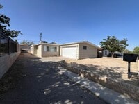 Building Photo - 3 Bedroom 2 Bathroom House Located Near Ca...