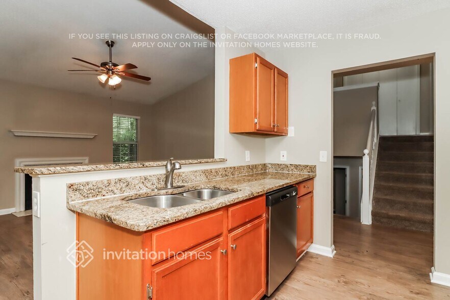 Building Photo - 1830 Killarney Dr SW