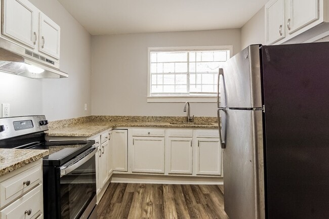 Building Photo - 608 Jerry Coleman St