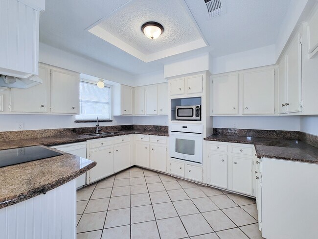 Building Photo - 2710 Quail Creek Dr