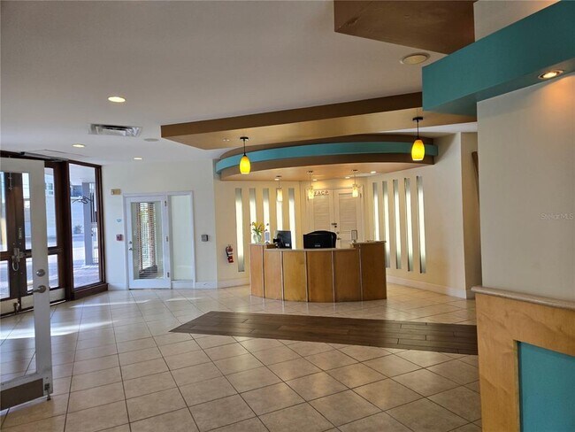 Building Photo - 470 3rd St S
