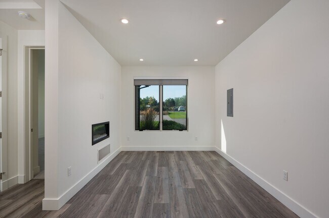 Building Photo - 75 Highnoon Way