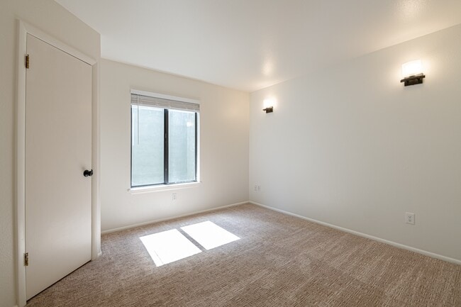 Building Photo - Condo in Historic Old Town