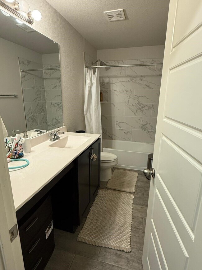 Building Photo - 740 Ft Leonard