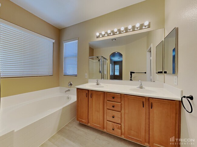 Building Photo - 719 Easter Lily Pl