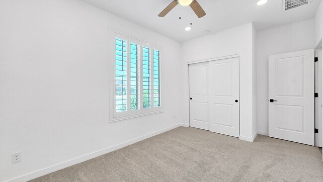 Building Photo - Newly built home with loads of space and S...