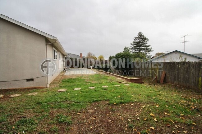 Building Photo - 115 Grande Vista