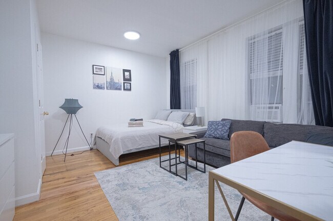 Building Photo - 317 E 75th St